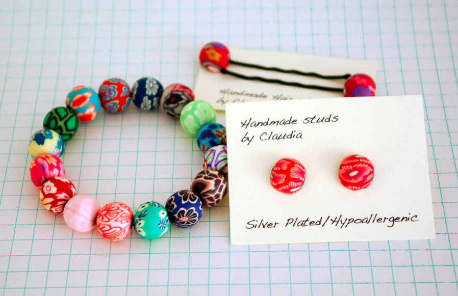 1 pair of fimo earrings, studs and a matching elasticated fimo bead bracelet. Worth £10. 